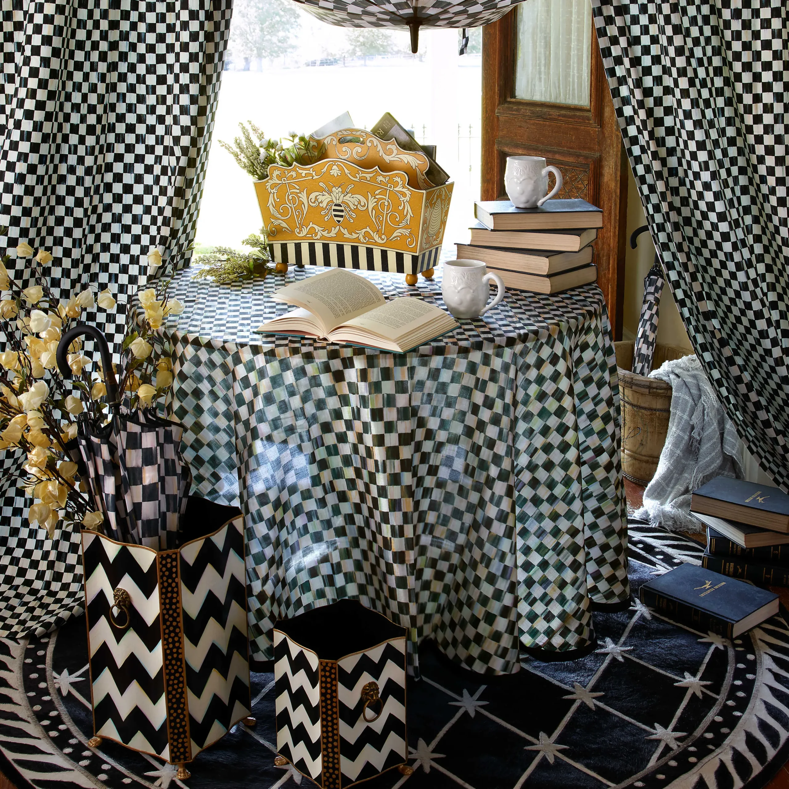MacKenzie-Childs Kitchen & Table Linens<Courtly Check 90 Round Tablecloth