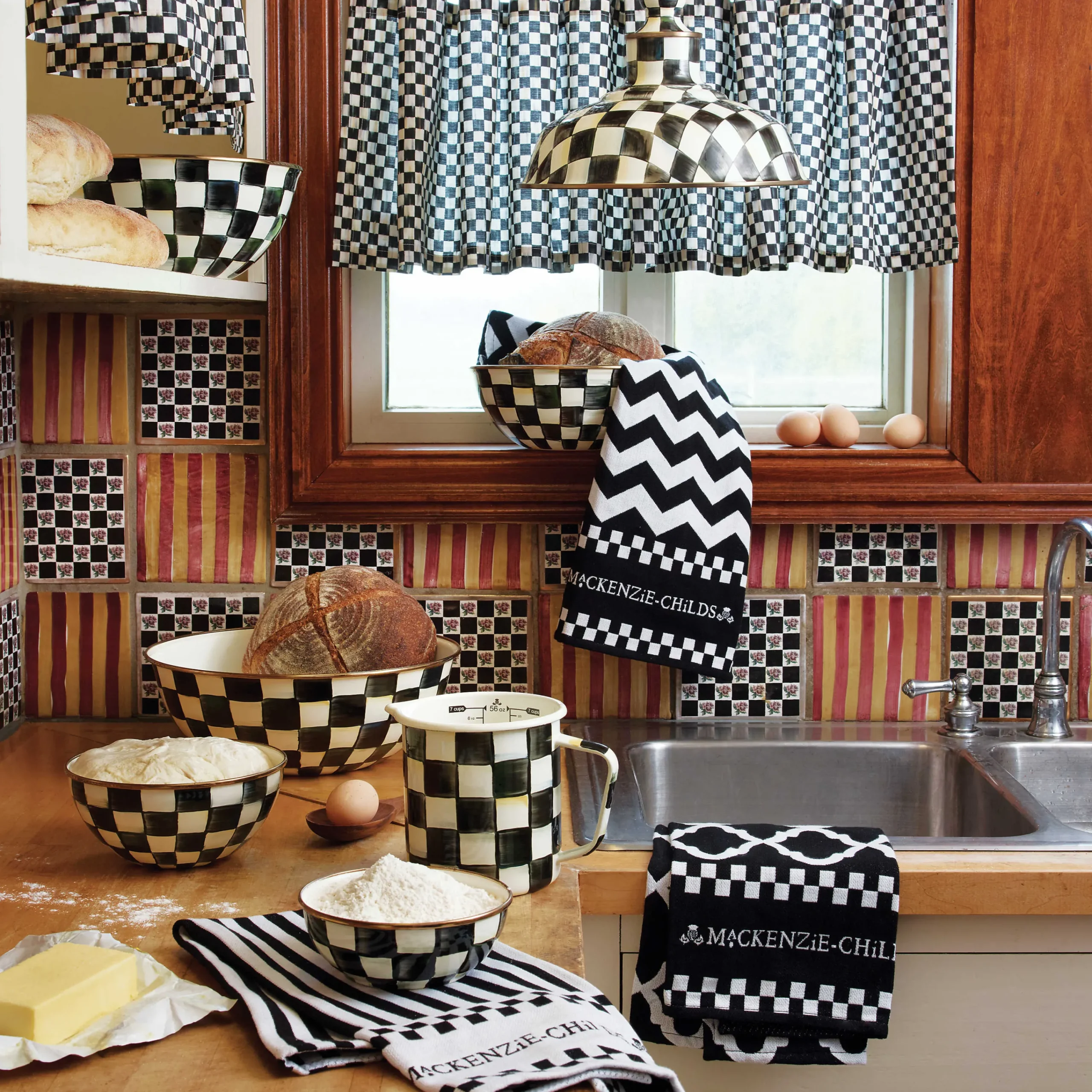 MacKenzie-Childs Serveware<Courtly Check Medium Everyday Bowl