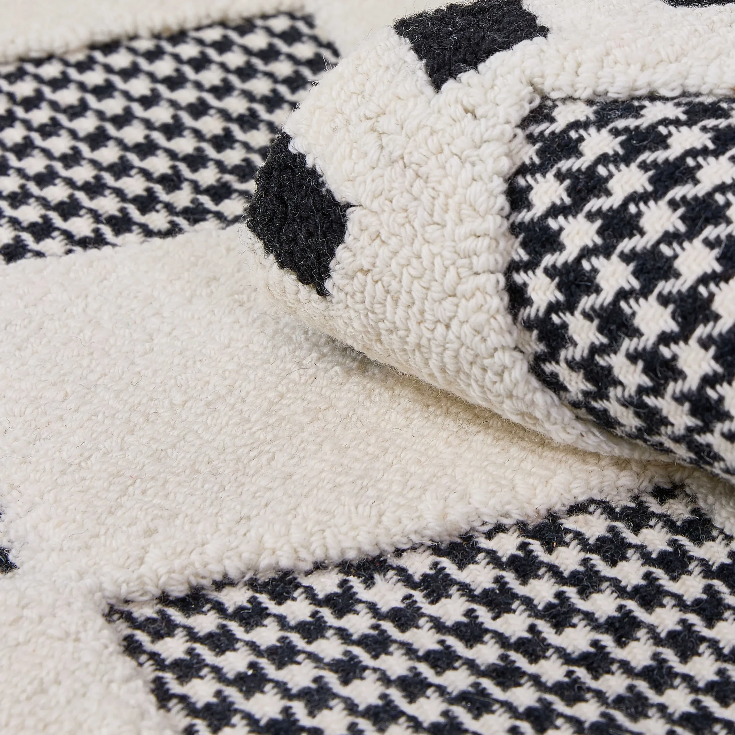 MacKenzie-Childs Rugs<Houndstooth Check Diamond 5' x 8' Rug