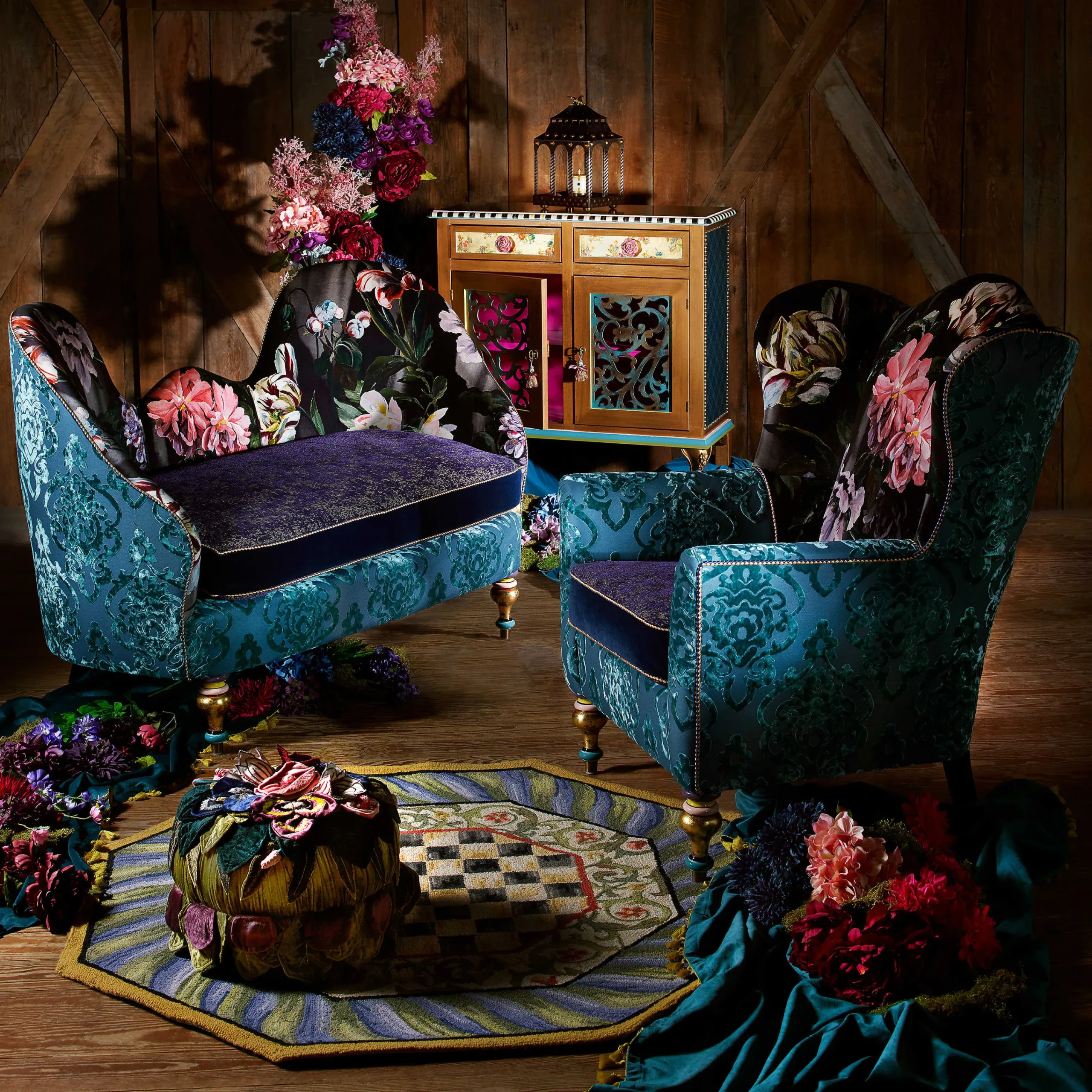 MacKenzie-Childs Living Room<Moonlight Garden Tete-a-Tete Settee