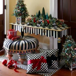 MacKenzie-Childs Living Room<On Wall Street Setting Seat