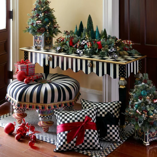 MacKenzie-Childs Living Room<On Wall Street Setting Seat