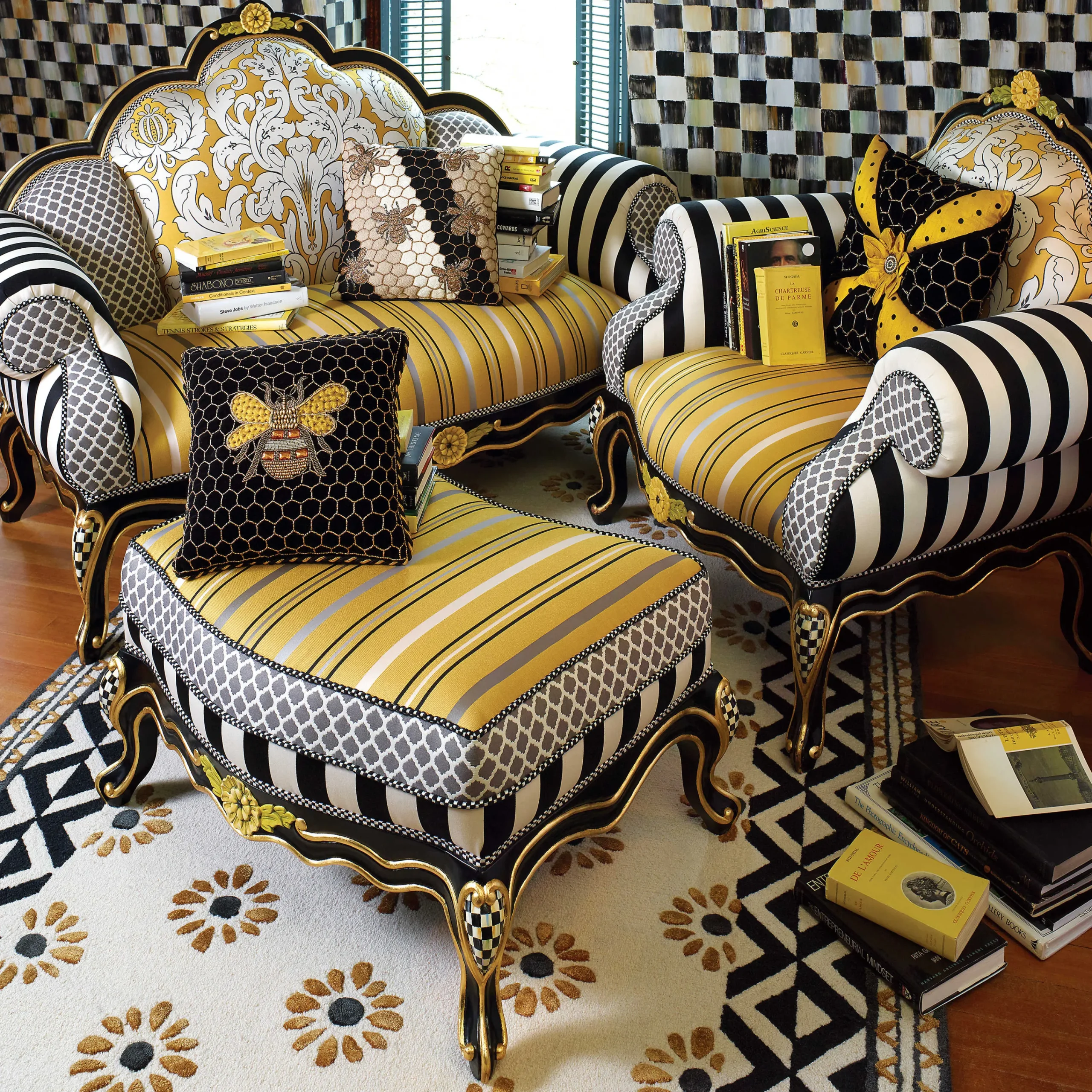 MacKenzie-Childs Living Room<Queen Bee Loveseat