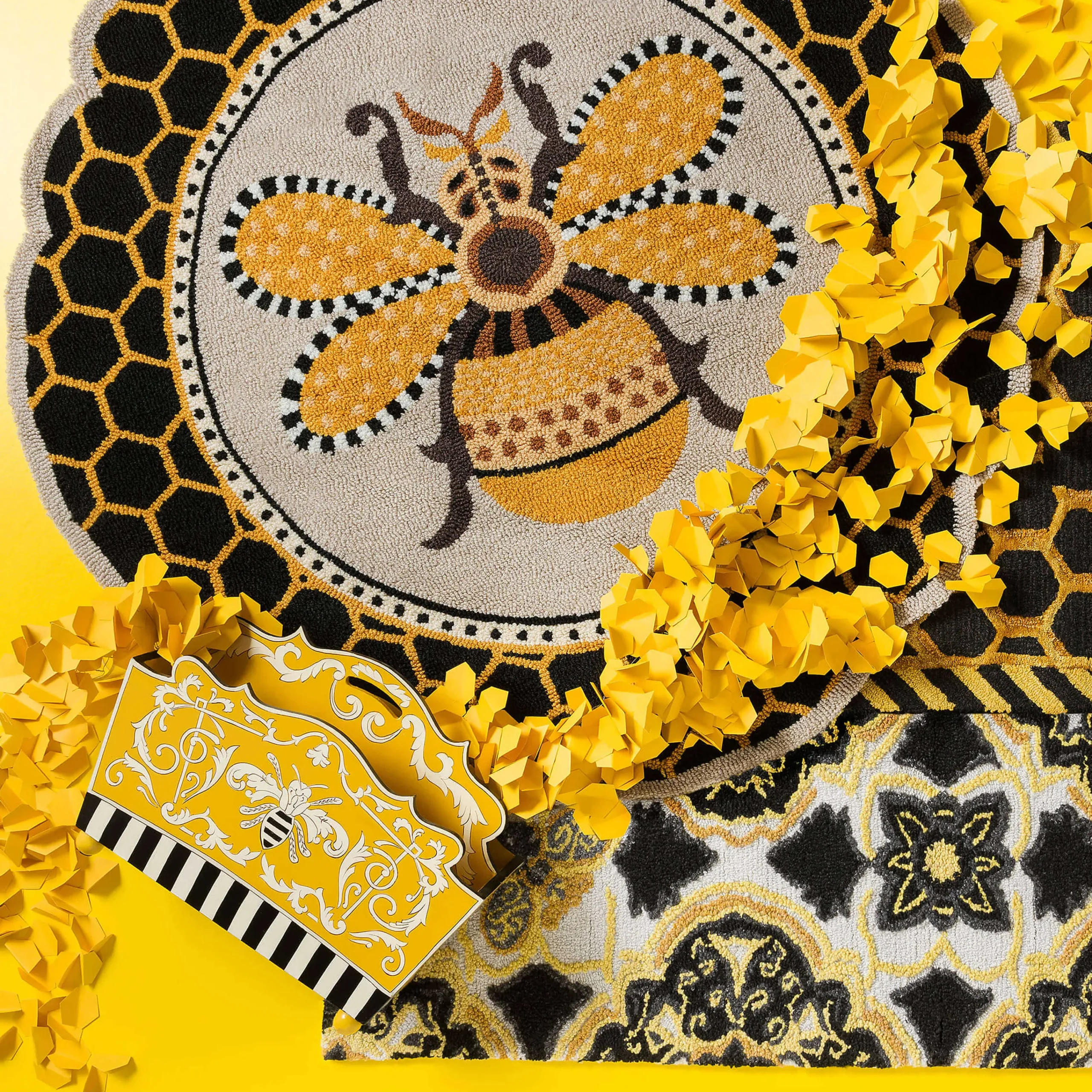 MacKenzie-Childs Rugs<Queen Bee Rug 4' Round Rug