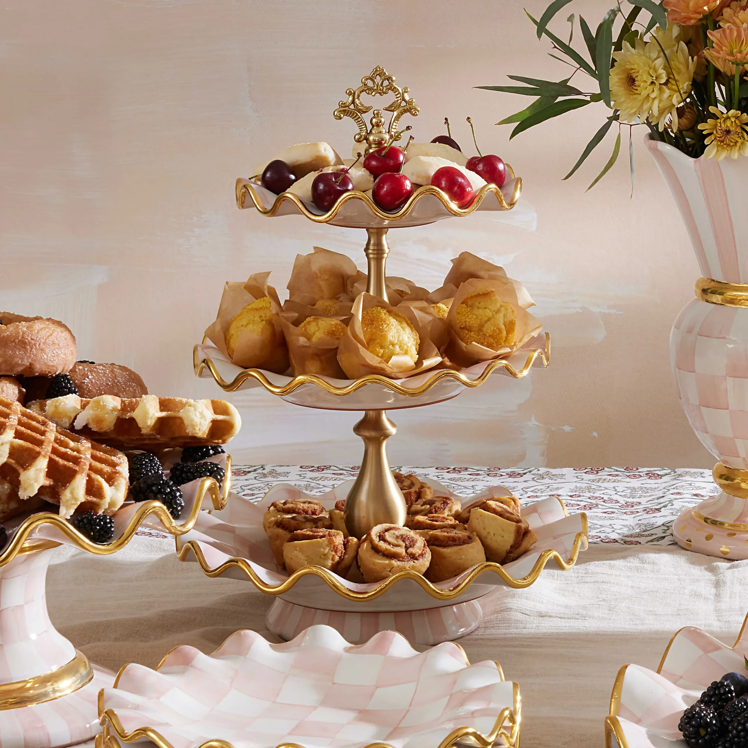 MacKenzie-Childs Fall Entertaining|Serveware<Rosy Check Ceramic Three Tier Sweet Stand