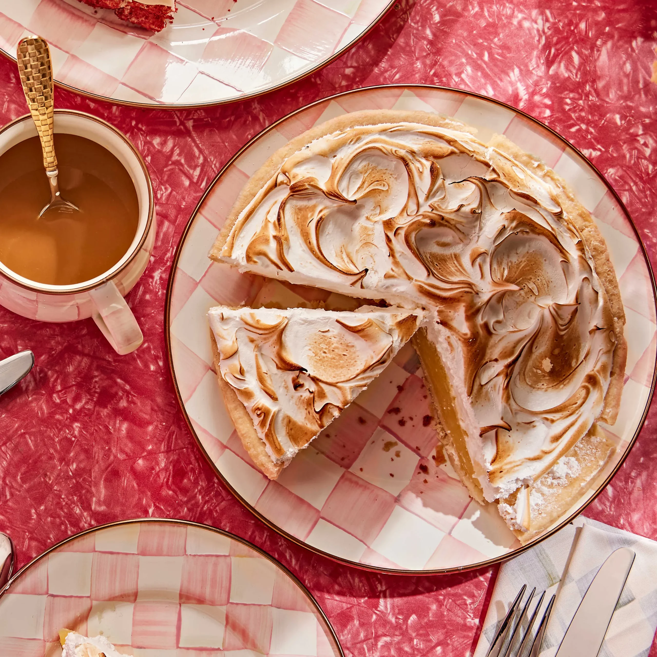 MacKenzie-Childs Easter|Spring<Rosy Check Dinner Plate