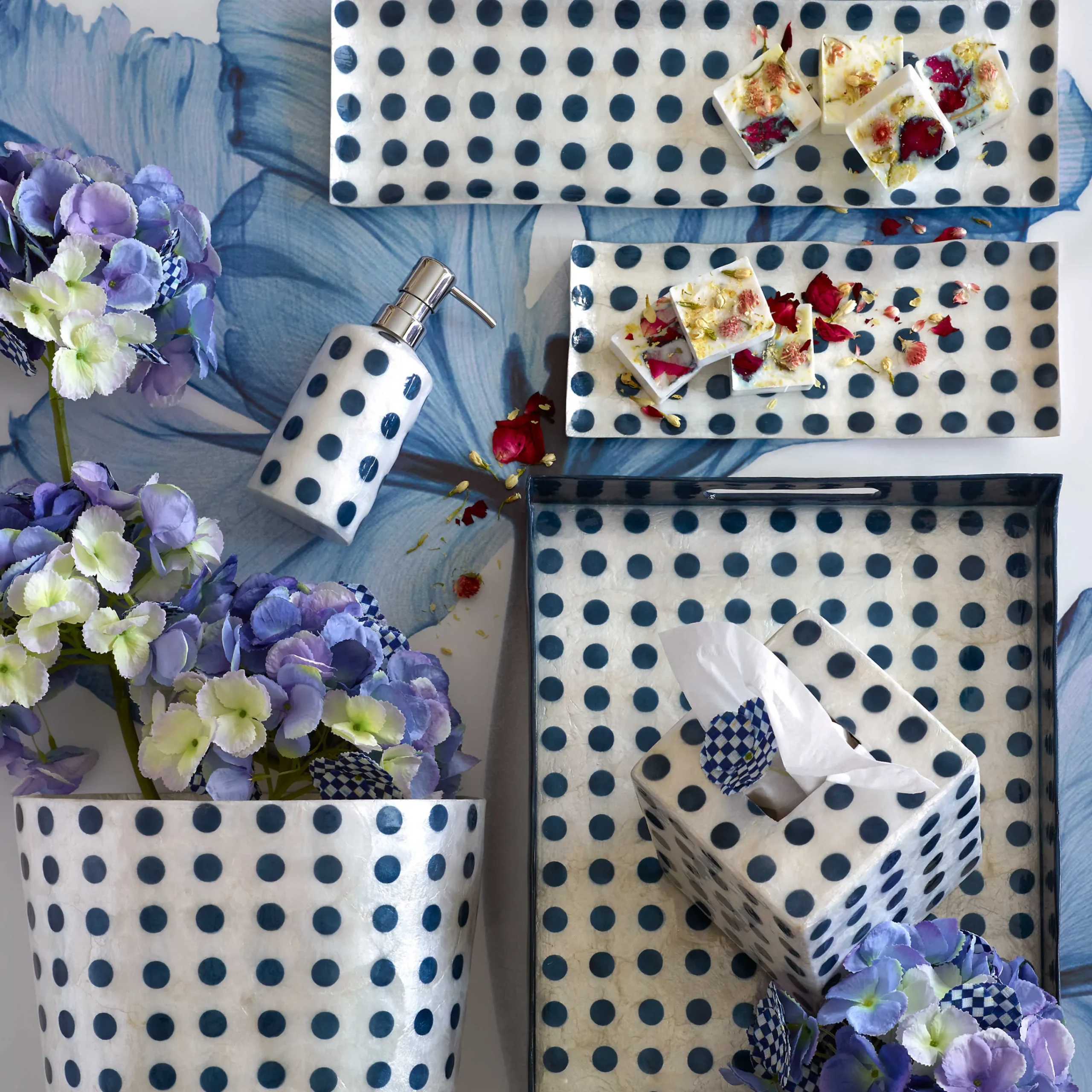 MacKenzie-Childs Spring|Greenery & Florals<Royal Check Blue Hydrangea