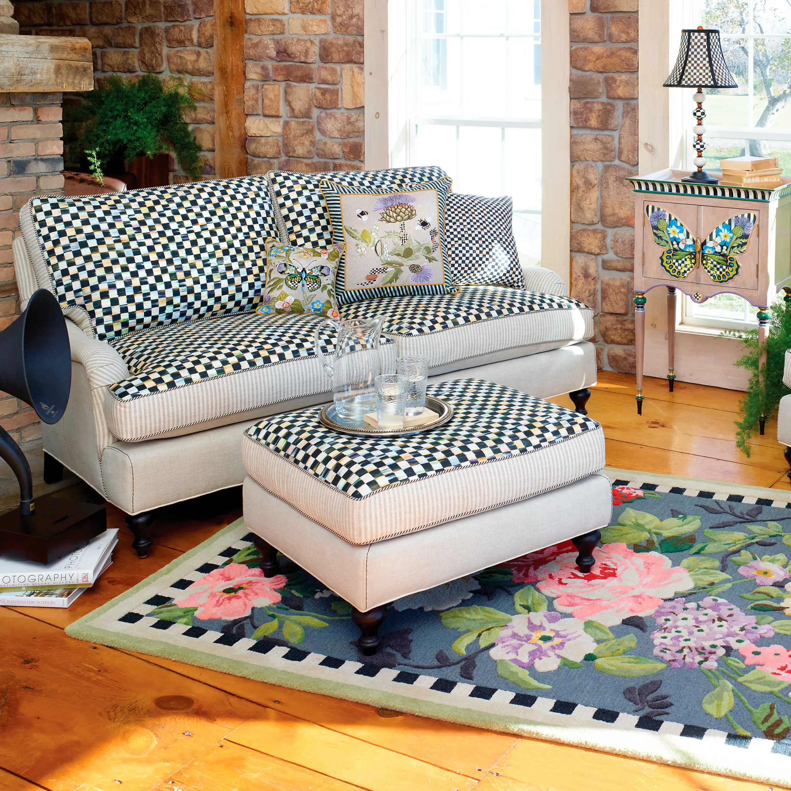 MacKenzie-Childs Rugs<Tudor Rose 6' Octagon Rug