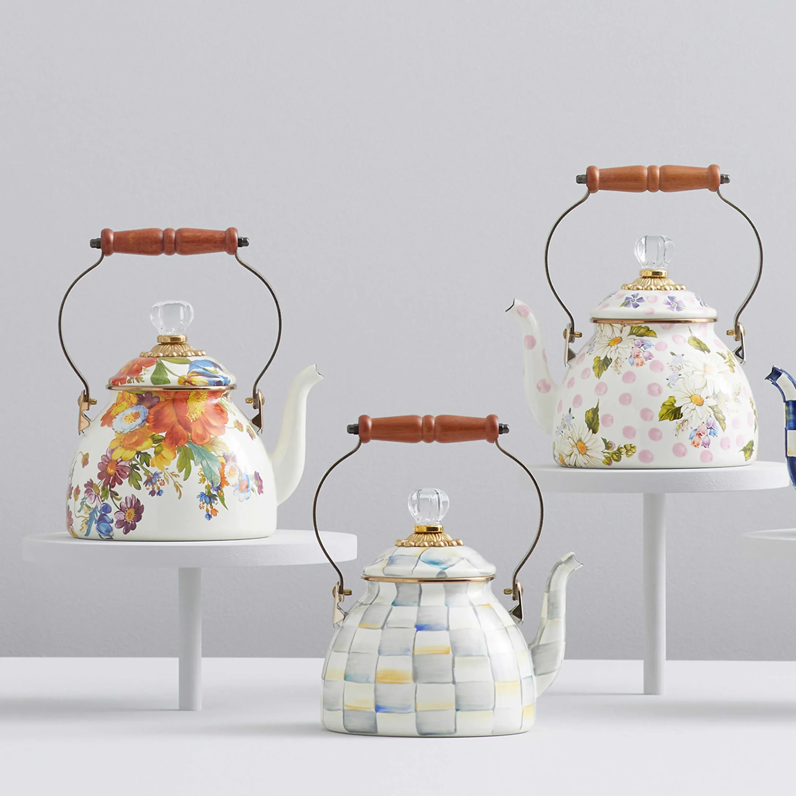 MacKenzie-Childs The Coffee Shop|Tea Kettles<White Flower Market 2 Quart Tea Kettle