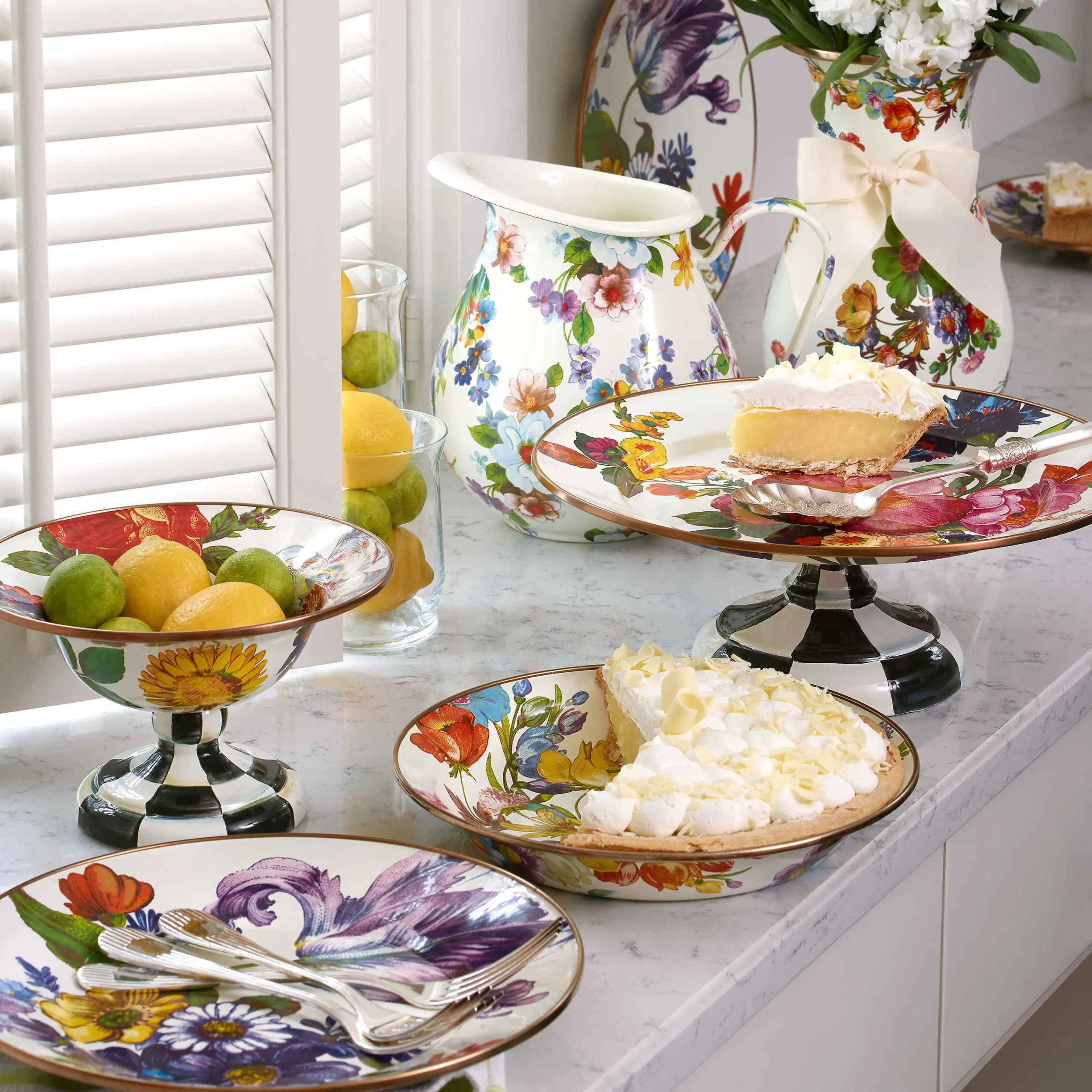 MacKenzie-Childs Serveware<White Flower Market Small Compote